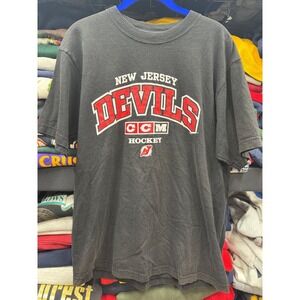 Size M - Y2K New Jersey Devils Reebok NHL Tshirt black